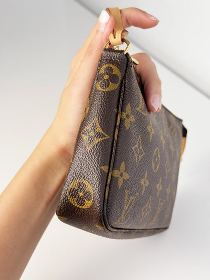 Louis Vuitton Vintage Pochette Accessoires Shoulder Crossbody Bag