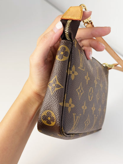 Louis Vuitton Vintage Pochette Accessoires Shoulder Crossbody Bag