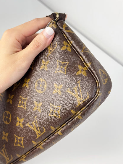Louis Vuitton Vintage Pochette Accessoires Shoulder Crossbody Bag