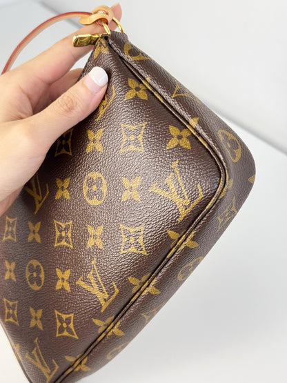 Louis Vuitton Vintage Pochette Accessoires Shoulder Crossbody Bag