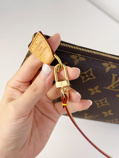 Louis Vuitton Vintage Pochette Accessoires Shoulder Crossbody Bag