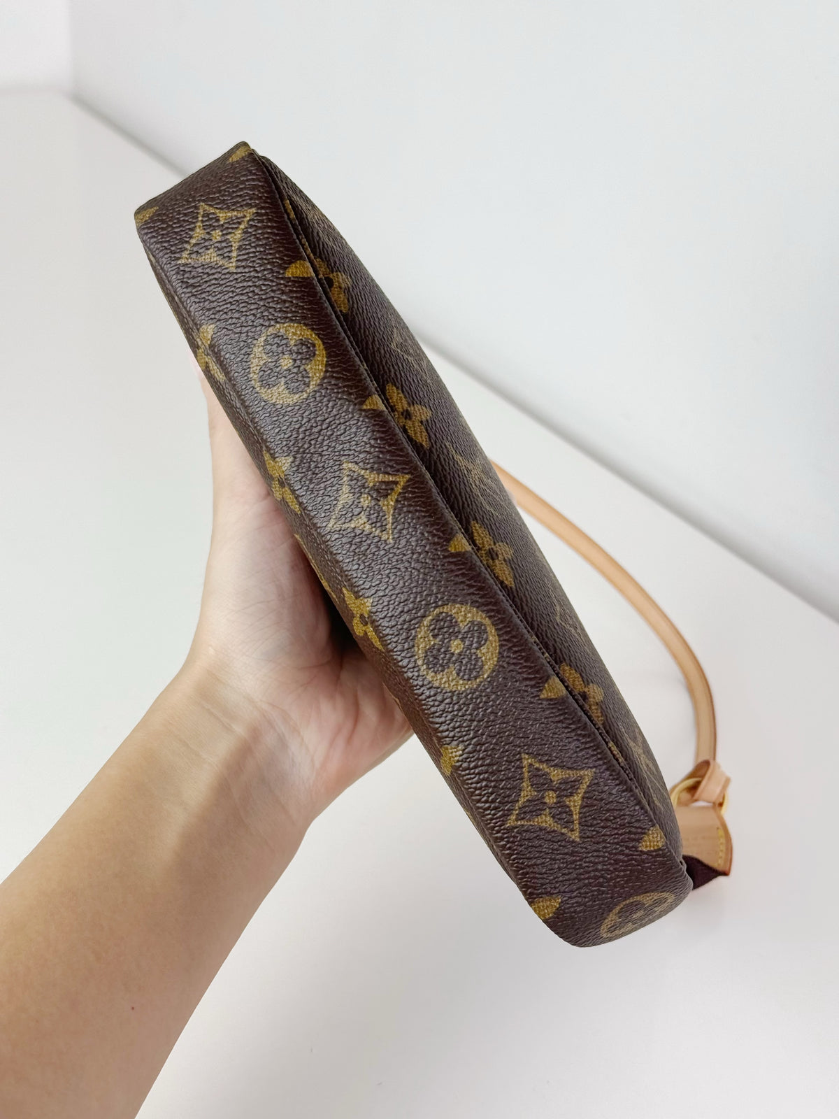 Louis Vuitton Vintage Pochette Accessoires Shoulder Crossbody Bag