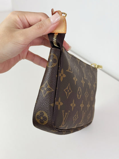 Louis Vuitton Vintage Pochette Accessoires Shoulder Crossbody Bag