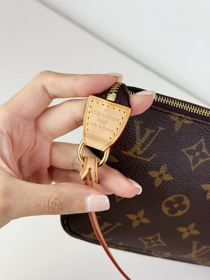 Louis Vuitton Vintage Pochette Accessoires Shoulder Crossbody Bag