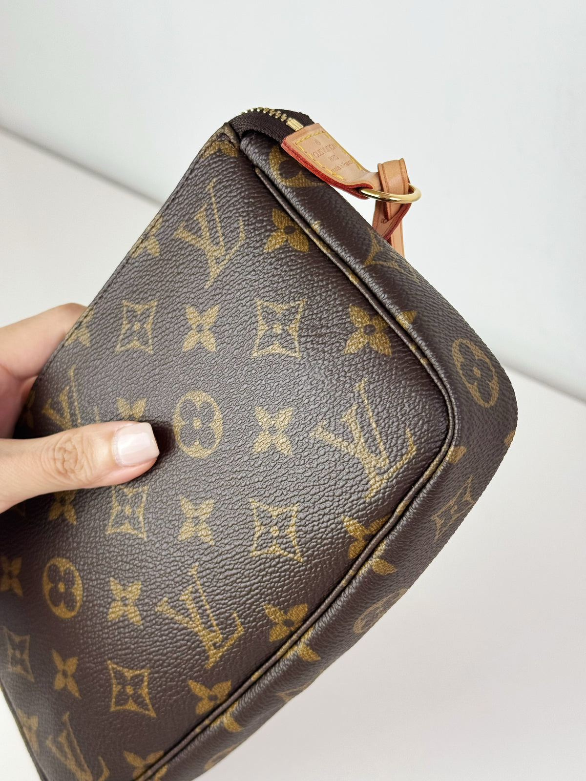 Louis Vuitton Vintage Pochette Accessoires Shoulder Crossbody Bag