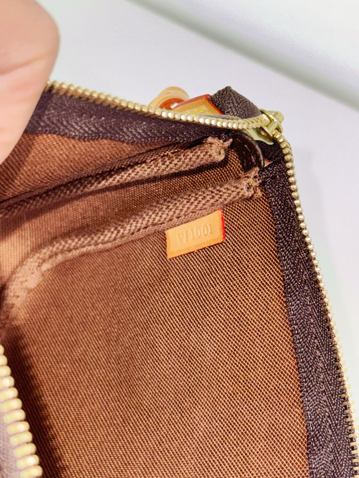 Louis Vuitton Vintage Pochette Accessoires Shoulder Crossbody Bag