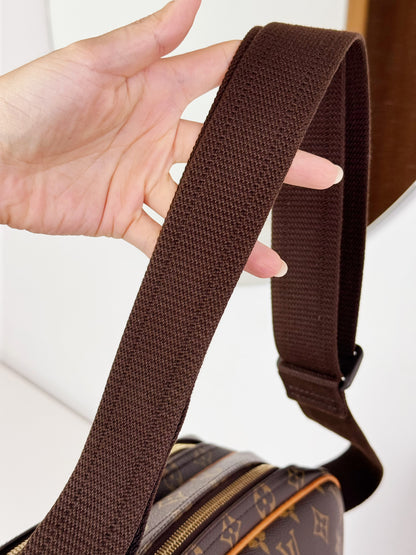 Louis Vuitton Vintage Reporter Shoulder Crossbody Bag