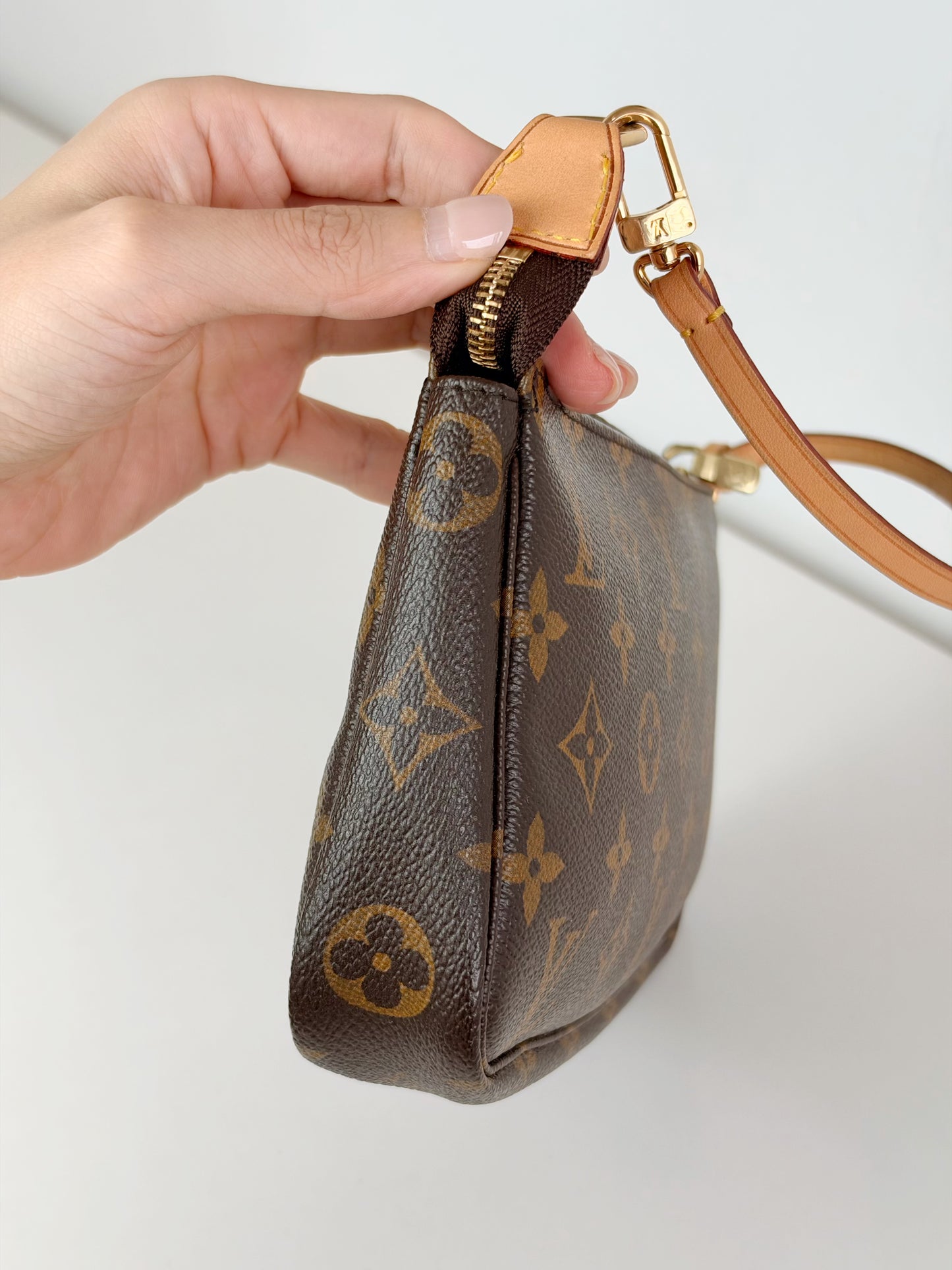 Louis Vuitton Vintage Pochette Accessoires Shoulder Crossbody Bag