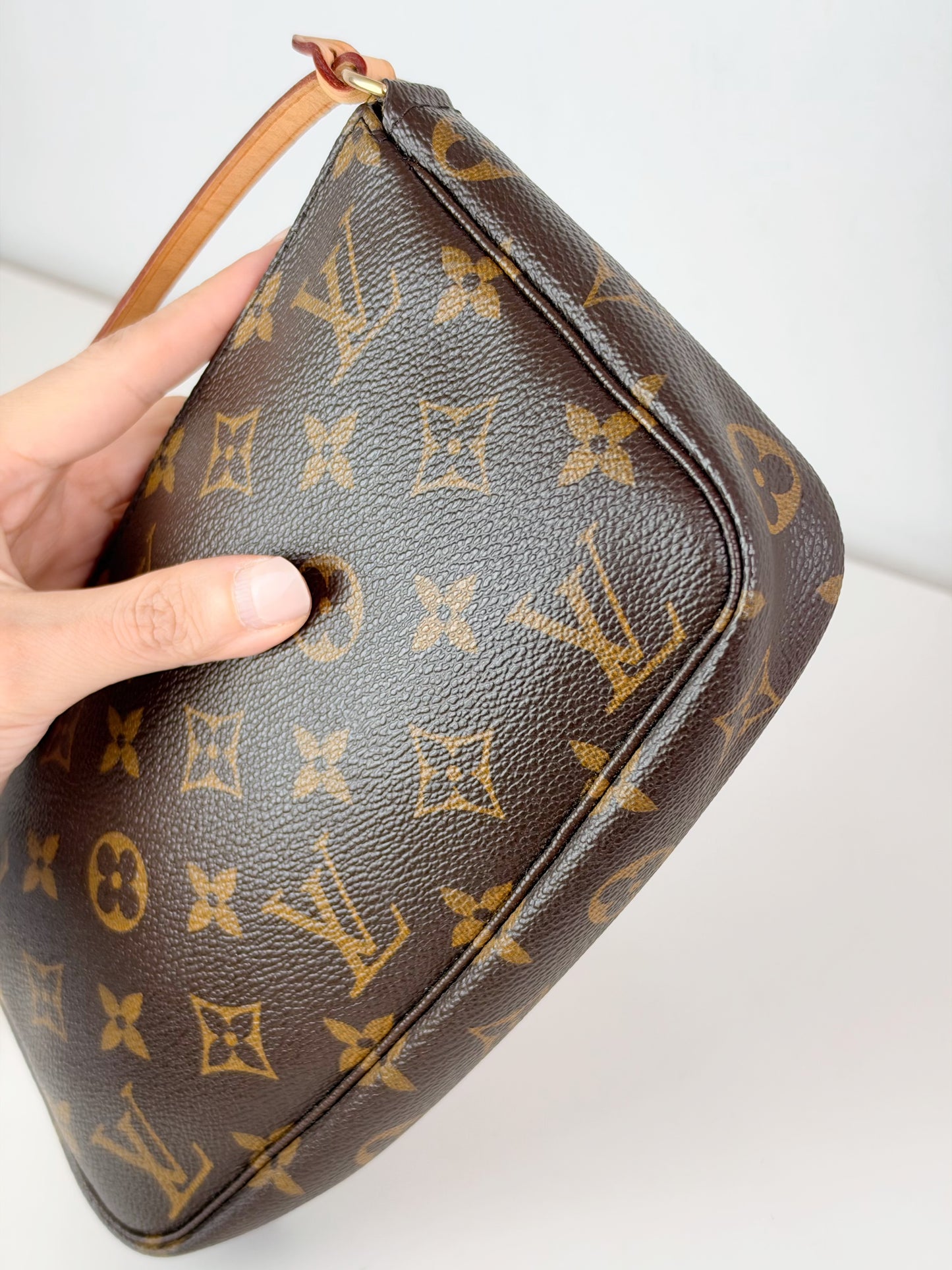 Louis Vuitton Vintage Pochette Accessoires Shoulder Crossbody Bag