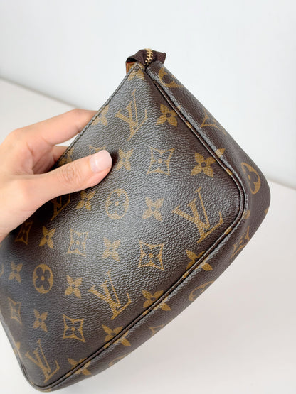 Louis Vuitton Vintage Pochette Accessoires Shoulder Crossbody Bag